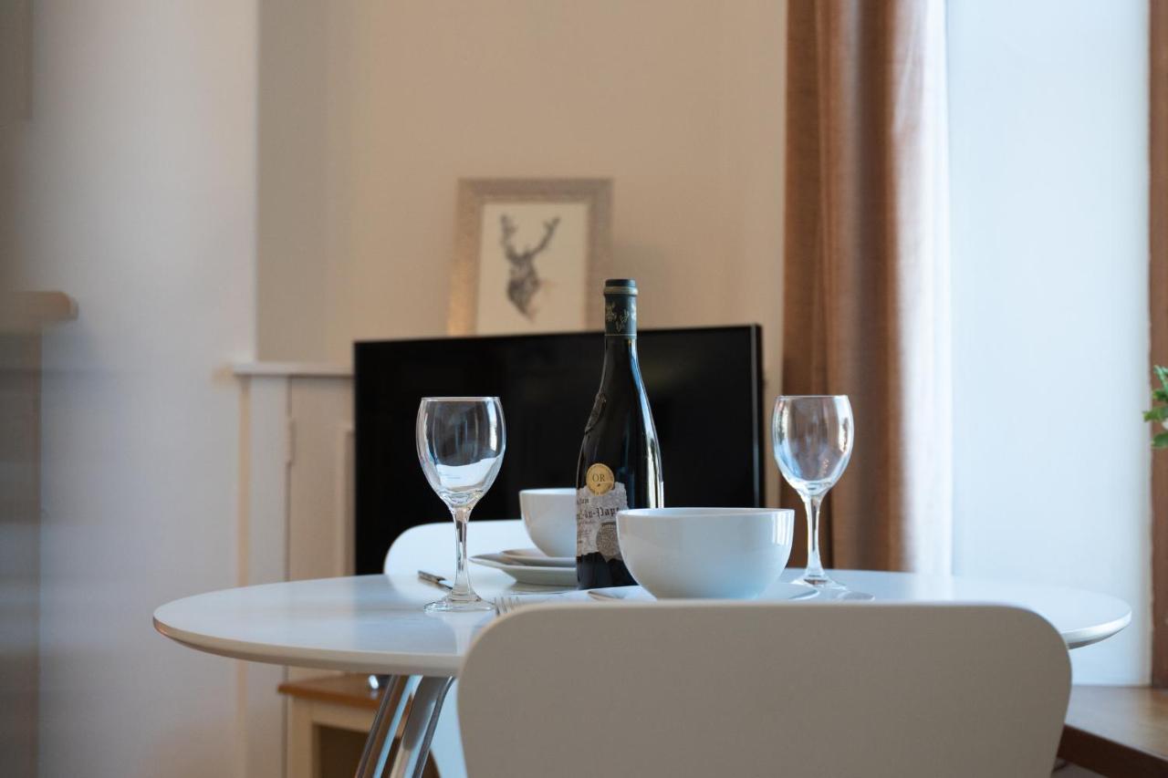 Dwellcome Home Ltd 1 Bed Apt, Half Mile To Union Street Yet Quiet, Free Parking, Fast Wifi, Ideal For Long Term Contractor, Etc Stays, Fully Equipped Kitchen, Regular Housekeeping Option - See Our Site For Assurance Aberdeen Ngoại thất bức ảnh