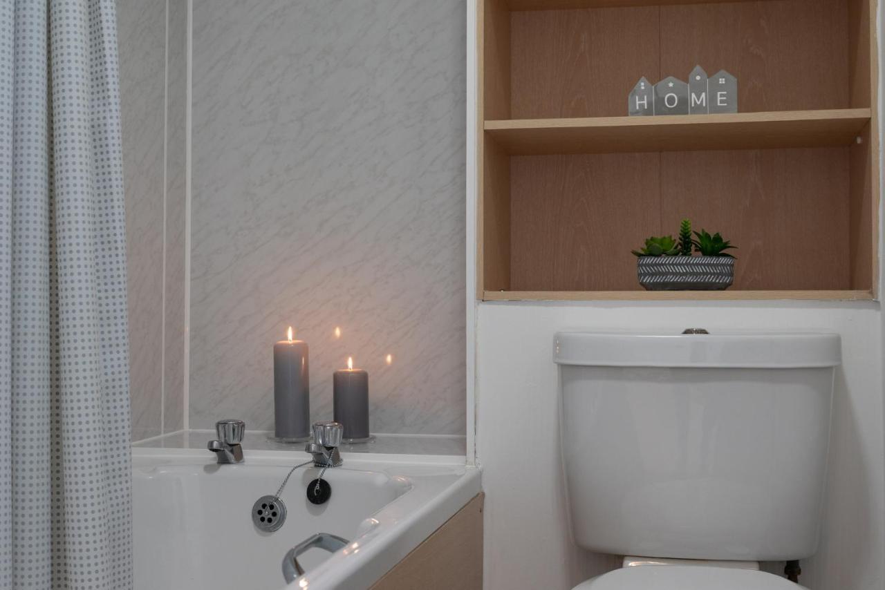 Dwellcome Home Ltd 1 Bed Apt, Half Mile To Union Street Yet Quiet, Free Parking, Fast Wifi, Ideal For Long Term Contractor, Etc Stays, Fully Equipped Kitchen, Regular Housekeeping Option - See Our Site For Assurance Aberdeen Ngoại thất bức ảnh