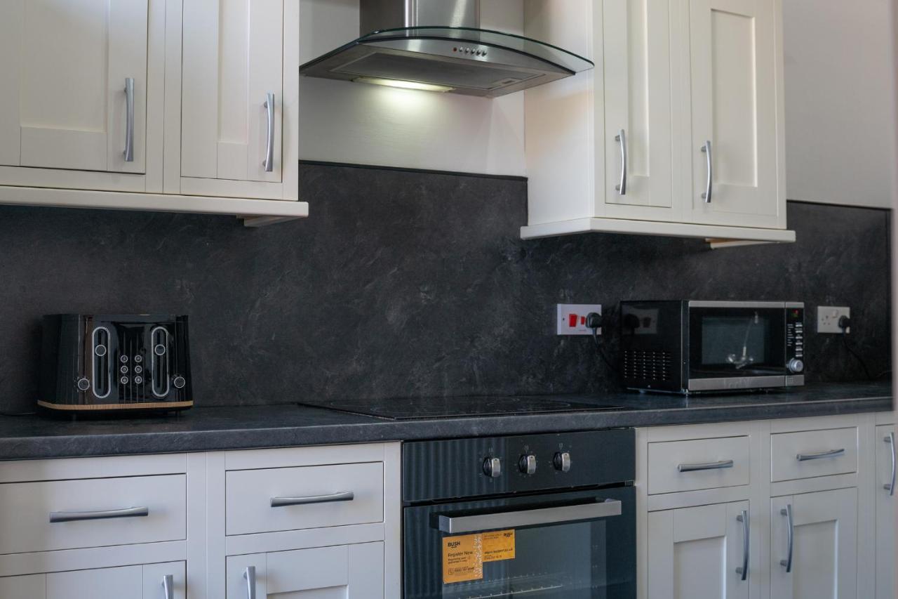 Dwellcome Home Ltd 1 Bed Apt, Half Mile To Union Street Yet Quiet, Free Parking, Fast Wifi, Ideal For Long Term Contractor, Etc Stays, Fully Equipped Kitchen, Regular Housekeeping Option - See Our Site For Assurance Aberdeen Ngoại thất bức ảnh
