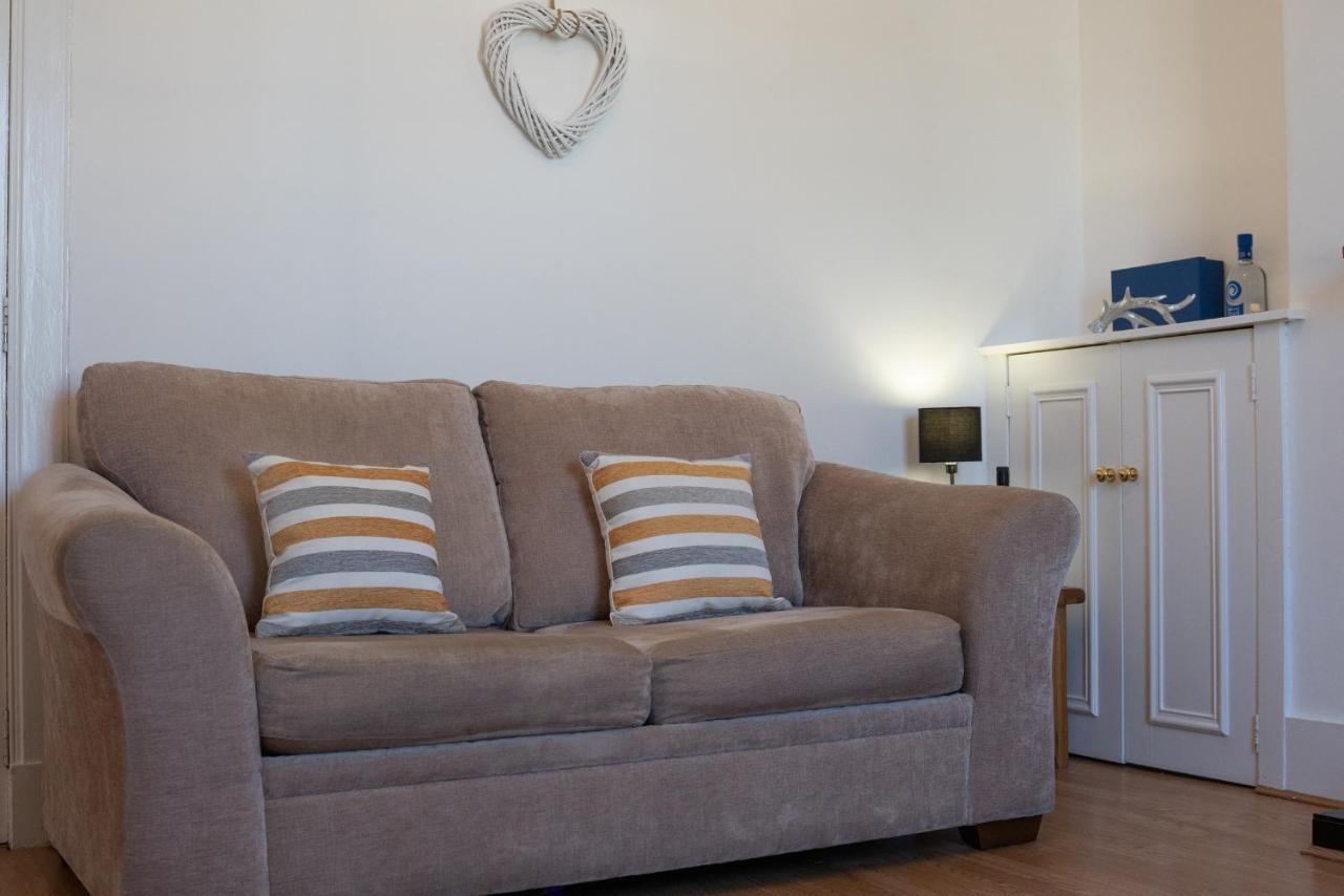 Dwellcome Home Ltd 1 Bed Apt, Half Mile To Union Street Yet Quiet, Free Parking, Fast Wifi, Ideal For Long Term Contractor, Etc Stays, Fully Equipped Kitchen, Regular Housekeeping Option - See Our Site For Assurance Aberdeen Ngoại thất bức ảnh